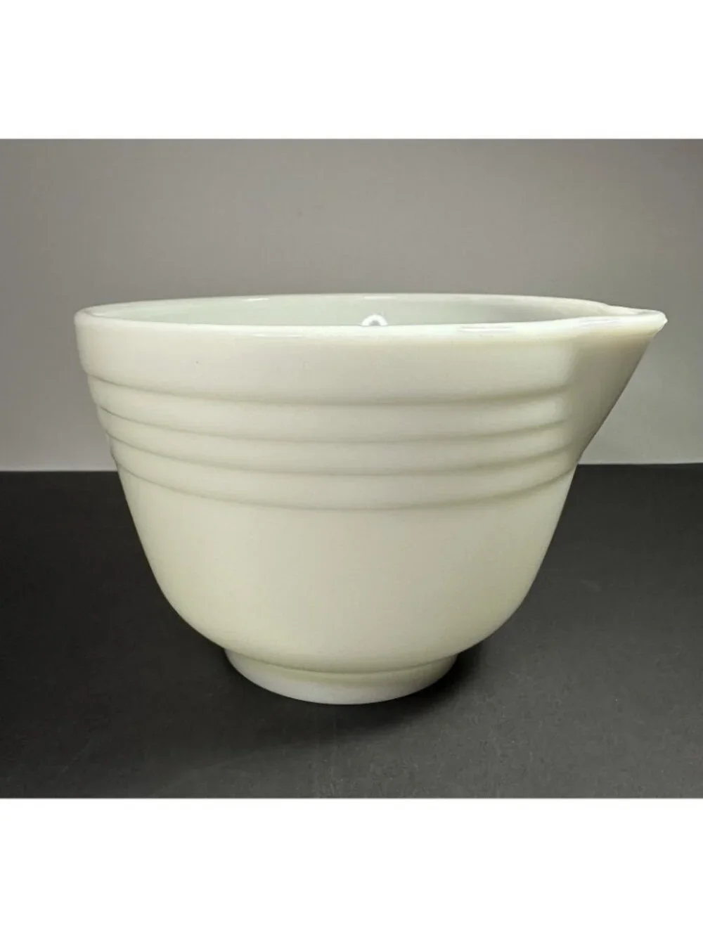 PYREX White Milk Glass Hamilton Beach Ribbed Mixing Bowl #4 W/Spout 1 QT